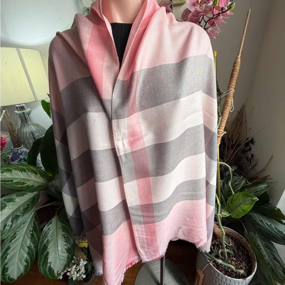 Burberry Wrap Shawl Scarf. - Picture 6 of 16
